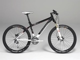 Eine Ausstattung (Shimano XT, Reba Race/Revelation 426), vier Varianten: Hardtail, ...