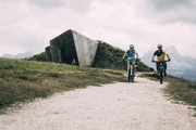 ... und Produkttests, hier vor dem Messner Mountain Museum auf dem Kronplatz