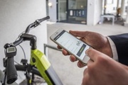Die Leihräder lassen sich über eine Smartphone-App zu- und entsperren.