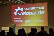 Daniel Hrkac gab beim velobiz.de Summit Einblicke in aktuelle Verbraucherstudien.