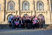 Tagungsteilnehmer vor dem Neuen Rathaus Hannover