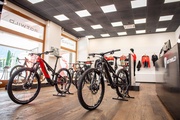Foto: Rotwild - Neuer Shop mit Testcenter in Torbole