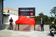 Paul Lin und Dirk Niermann (rechts) eröffnen Hebie Asia Ltd.