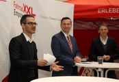 Von links: Dr. Hamidreza Ameli (Geschäftsführer Emporon GmbH & Co. KG), Martin Dulig (Sächsischer Wirtschaftsminister, SPD), André Hans (Geschäftsführer Emporon GmbH & Co. KG)