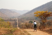 Fahrräder verkürzen die Wegzeiten und die damit die Lebensqualität in Afrika enorm