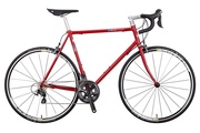 Mit dem R500 wagt sich die VSF Fahrradmanufaktur erstmals auch an ein lupenreines Rennrad.