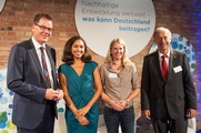 Antje von Dewitz mit Dr. Gerd Müller, Jana Pareigis (Deutsche Welle) und Prof. Dr. Dr. Franz Josef Radermacher