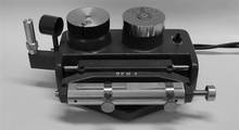 BKM 4: Blattkopiermaschine für Klarinettenblätter. Der Erlös aus diesen Maschinen, die Schmidt immer noch herstellt, sicherte die Entwicklung des Nabendynamos