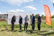 v.l.: Harald Jahnke (Architekt), Matthias Schüle (Bauunternehmer), Dirk Zedler (Geschäftsführer), Michael Ilk (Baubürgermeister Ludwigsburg) und Thomas Küster (stellvertretender Vorstandsvorsitzender der Volksbank Ludwigsburg).