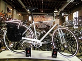 Alltagstaugliche Fahrräder stehen in Armstrongs Laden mit im Mittelpunkt.