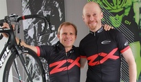 Mit dabei: Schwalbe-Marketingleiter Carsten Zahn (rechts) und Teampartner/Kollege Bernd Heinrich (links)