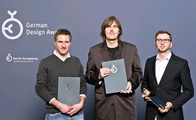 ERGON-Chefdesigner Dirk Stölting, der den Preis zusammen mit Geschäftsführer Franc Arnold (mitte) und Konstruktionsleiter Andreas Krause in Empfang nahm