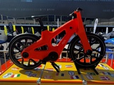 Nach 6000 Kilometern Welttournee zeigte Igus das Rad stolz auf dem Dach des Messestands in Frankfurt am Main.